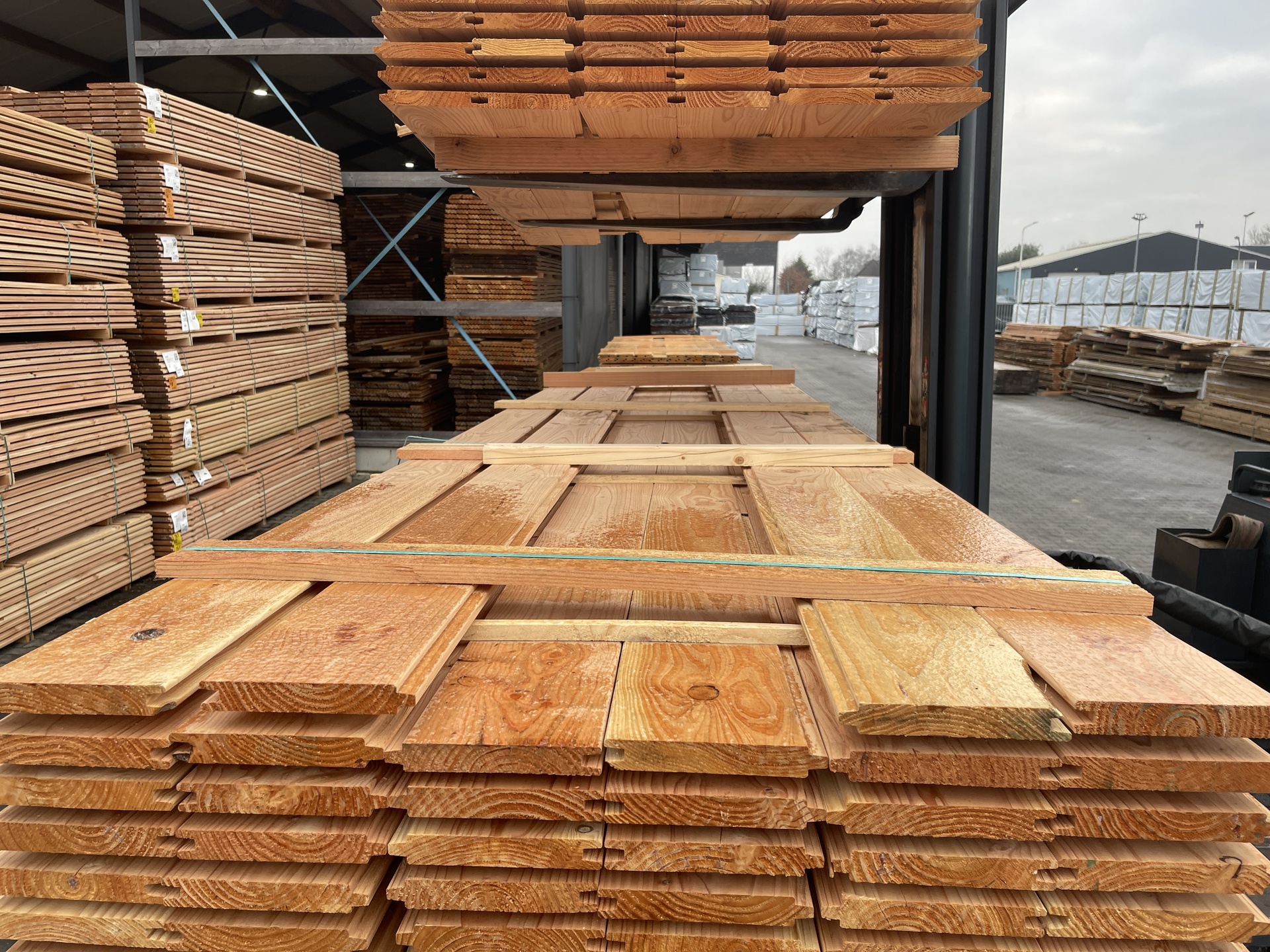 Ca. 38x Douglas Blokhut Profiel, 28x175mm, lengte 500cm